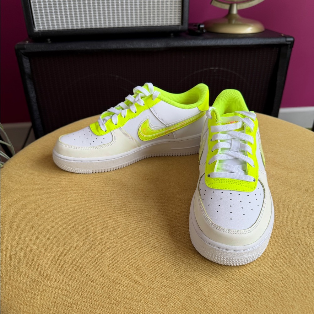 Nike Air Force One LV8 (GS) - Picture 3 of 7